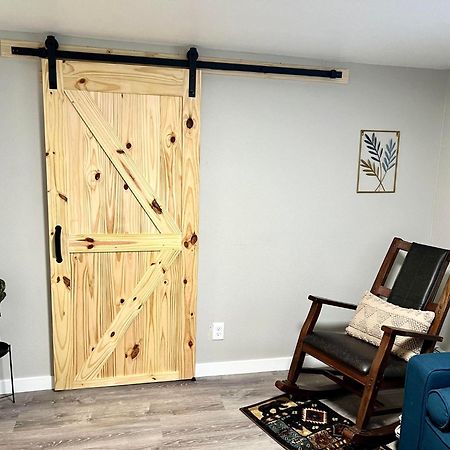 Log House In Heart Of Anchorage Apartment Exterior foto